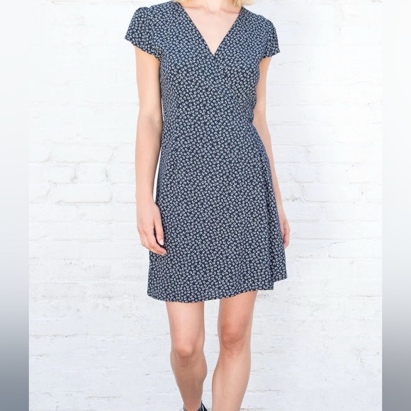 Brandy Melville floral navy wrap dress one size fits most- fits like a US XS/S - Picture 3 of 8